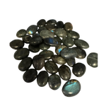 Schwarzer Labradorit Trommelstein